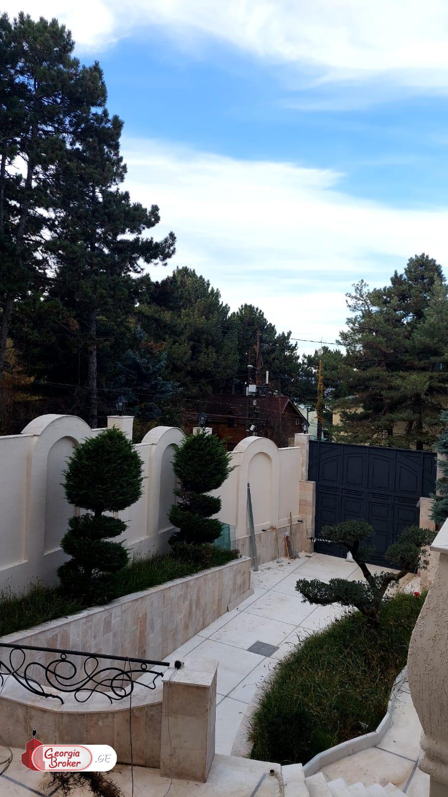 nearly repaired 11-room house for rent